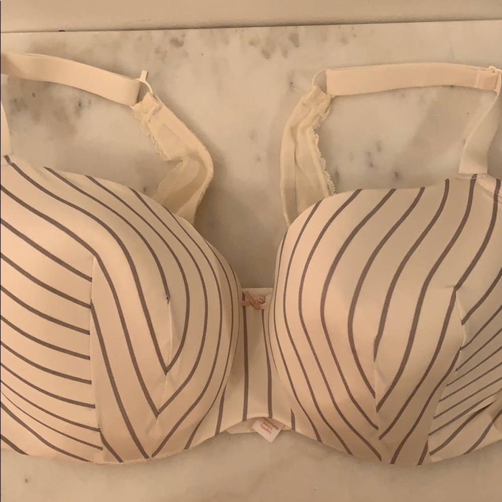 Cacique 40DDD lightly lined  balconette bra